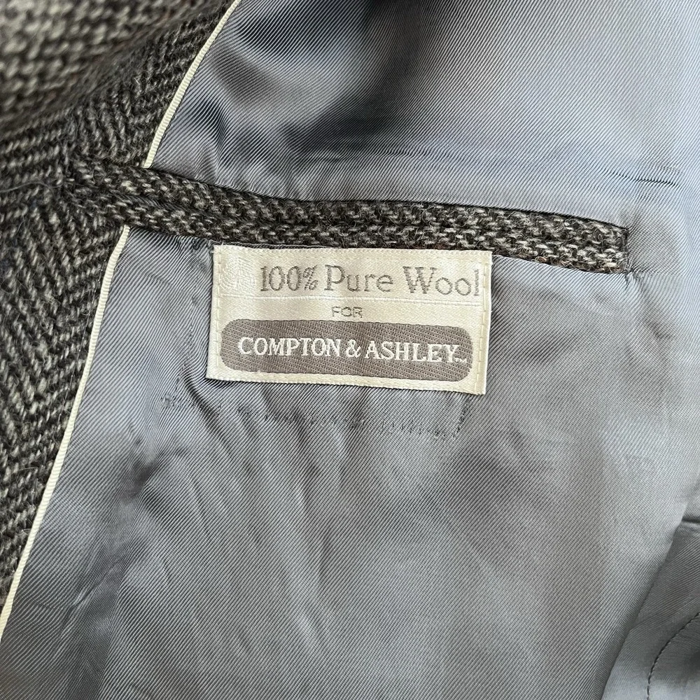 Mens Tweed Blazer Sport Coat Size 40L Wool Herringbone Gray Vintage Two Button
